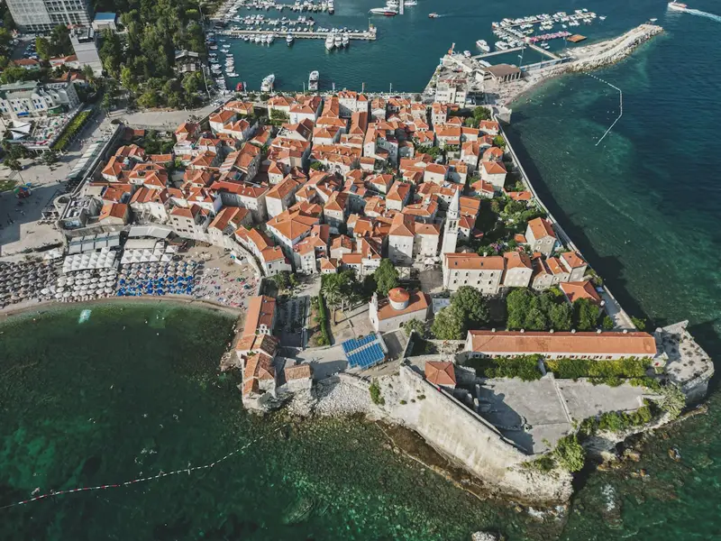 Starówka Budvy i marina z góry